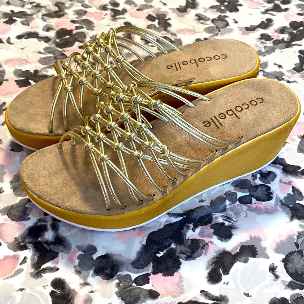 NWOT cocobelle Knotted Gold Strap and Tan Wedges with White Bottoms